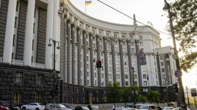 Бюджет-2027: рекордні видатки на оборону, підвищення ПДВ та 52,8 млрд на дороги