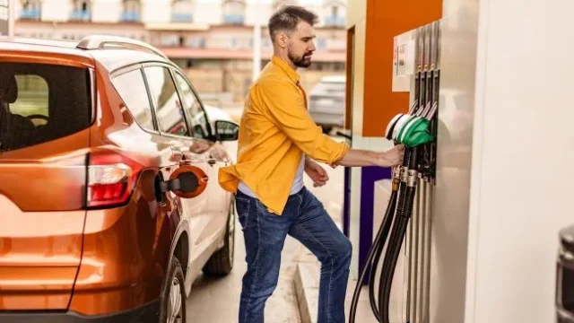 Ціни на пальне 20 вересня: дизель торкнувся 100 гривень, але з різким відкатом