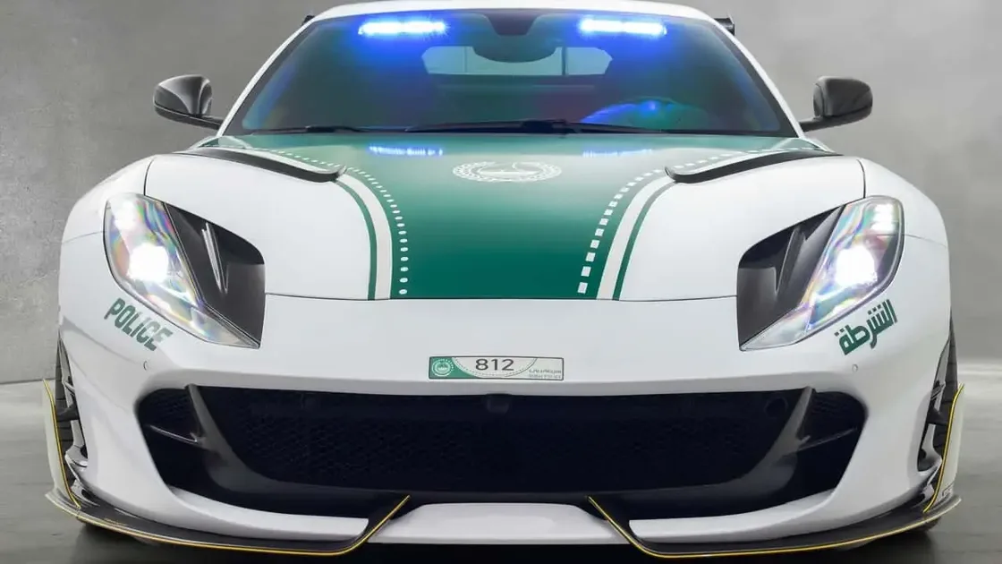 Ferrari 812 Superfast Mansory для поліції Дубая: суперкар замість патрулювання