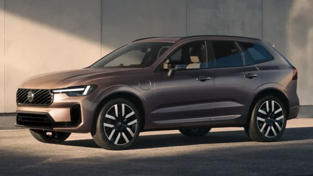 Volvo XC60 з запасом 125 км на електриці: новий лідер плагін-гібридів у США