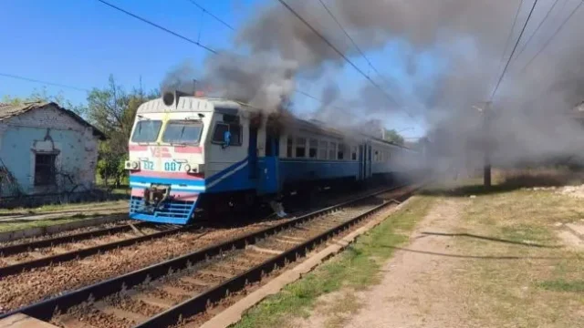 Атака на приміський потяг у Харківській області: двоє пасажирів тяжко поранені