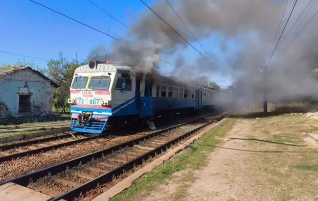 Залізничний вагон у момент евакуації людей