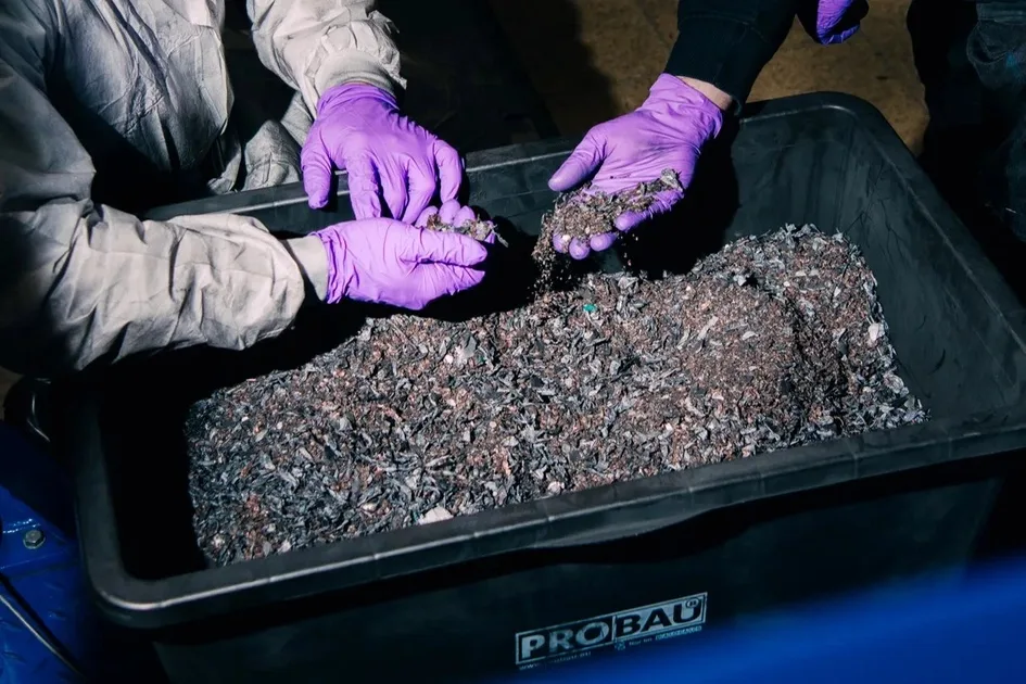 Завод Porsche для переробки акумуляторів