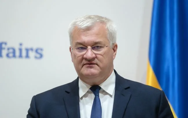 Зруйноване місто з наслідками російської окупації