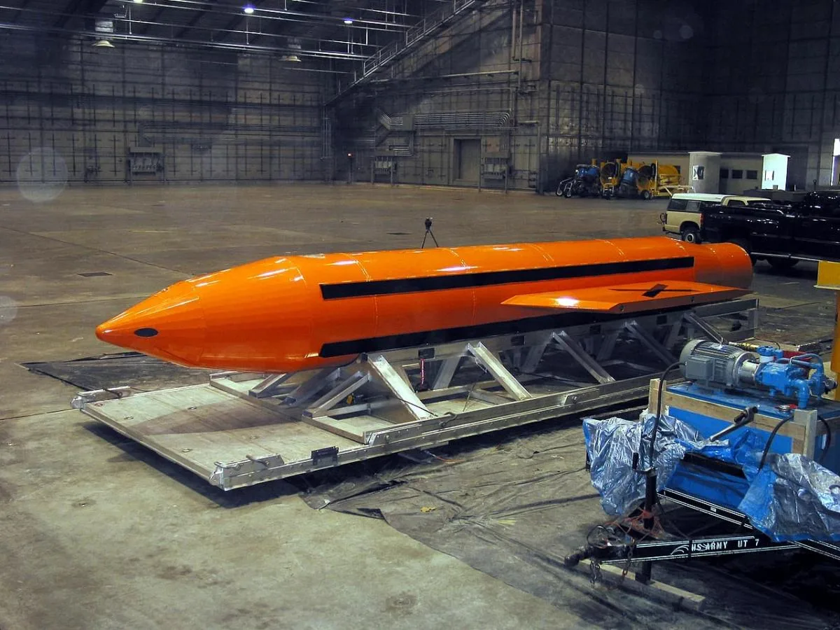 Американська боєголовка MOAB на військовій базі