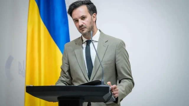 МЗС України спростовує інформацію про евакуацію дипломатичних місій з Києва
