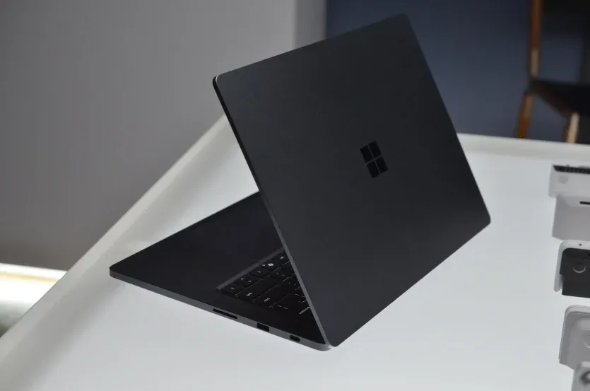 Microsoft Surface Laptop Ultra з RTX Spark та до 128 ГБ пам’яті офіційно представлений