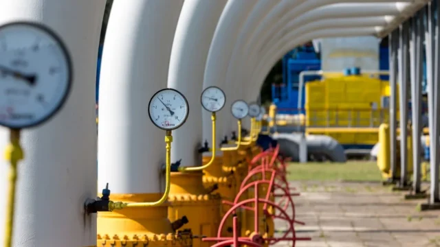 Україна дозволила приватний експорт газу: як це вплине на бюджет і видобуток