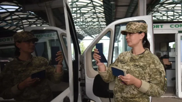 Польські митники затримали українця зі змуваною черепахою в багажнику: йому грозить до 5 років тюрми