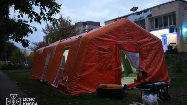 Київ активізує пункти незламності в районах з критичною ситуацією зі світлом