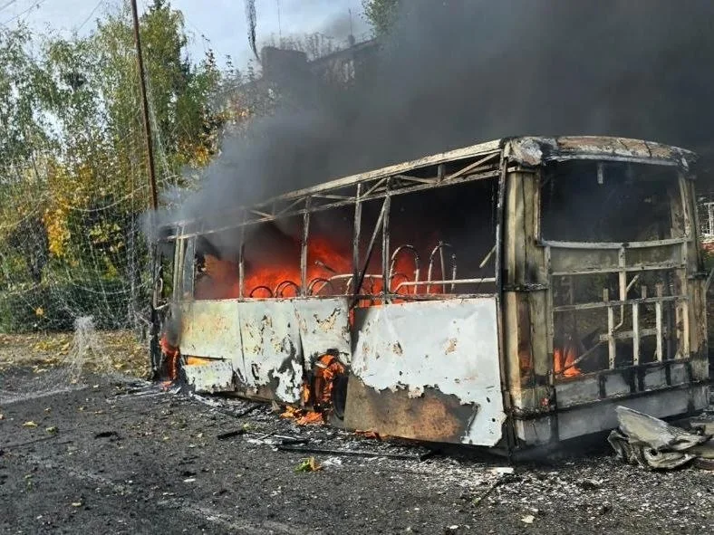 Наслідки бомбардування транспорту в місті