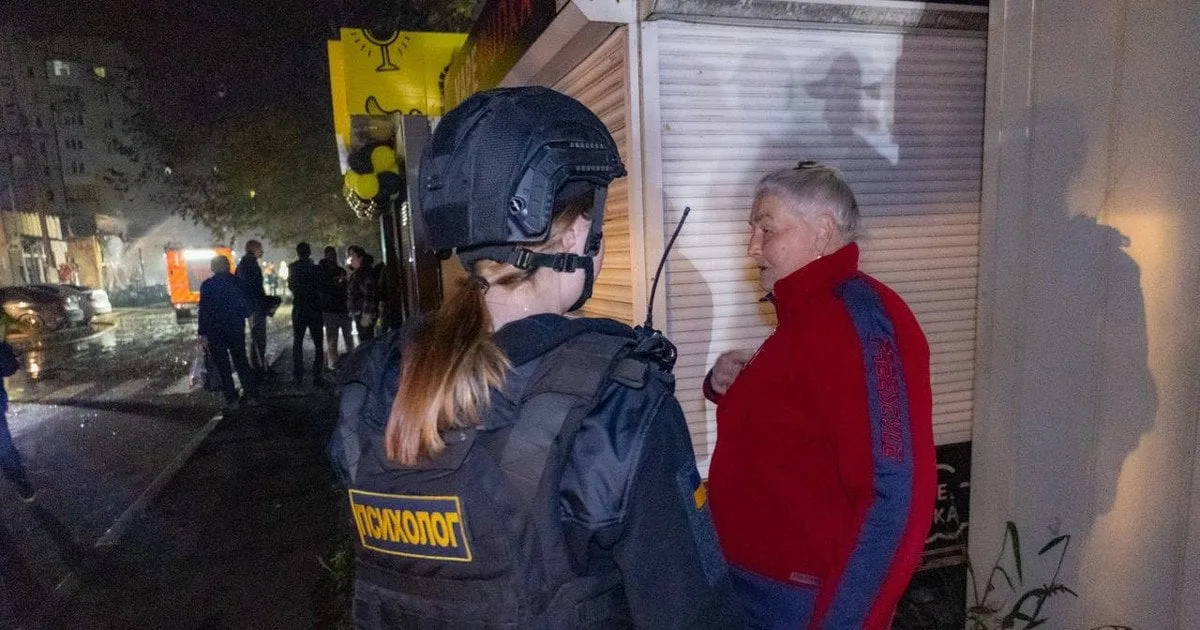 Наслідки обстрілу магазину в селищі Пісочин