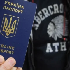 ДМС відновлює системи: які вимоги чекають на чоловіків призовного віку при отриманні паспорта за кордоном