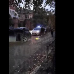 В Одесі чоловік напав на військовослужбовця ТЦК ножем і намагався наїхати на нього