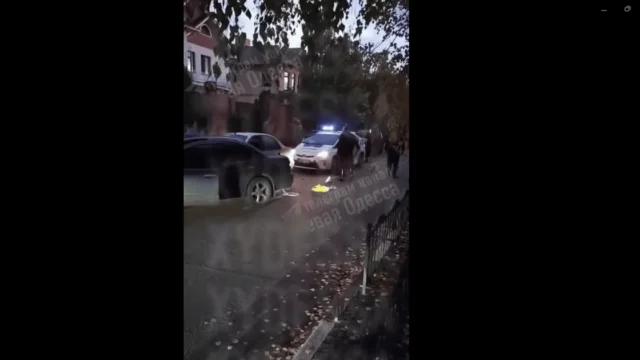 В Одесі чоловік напав на військовослужбовця ТЦК ножем і намагався наїхати на нього