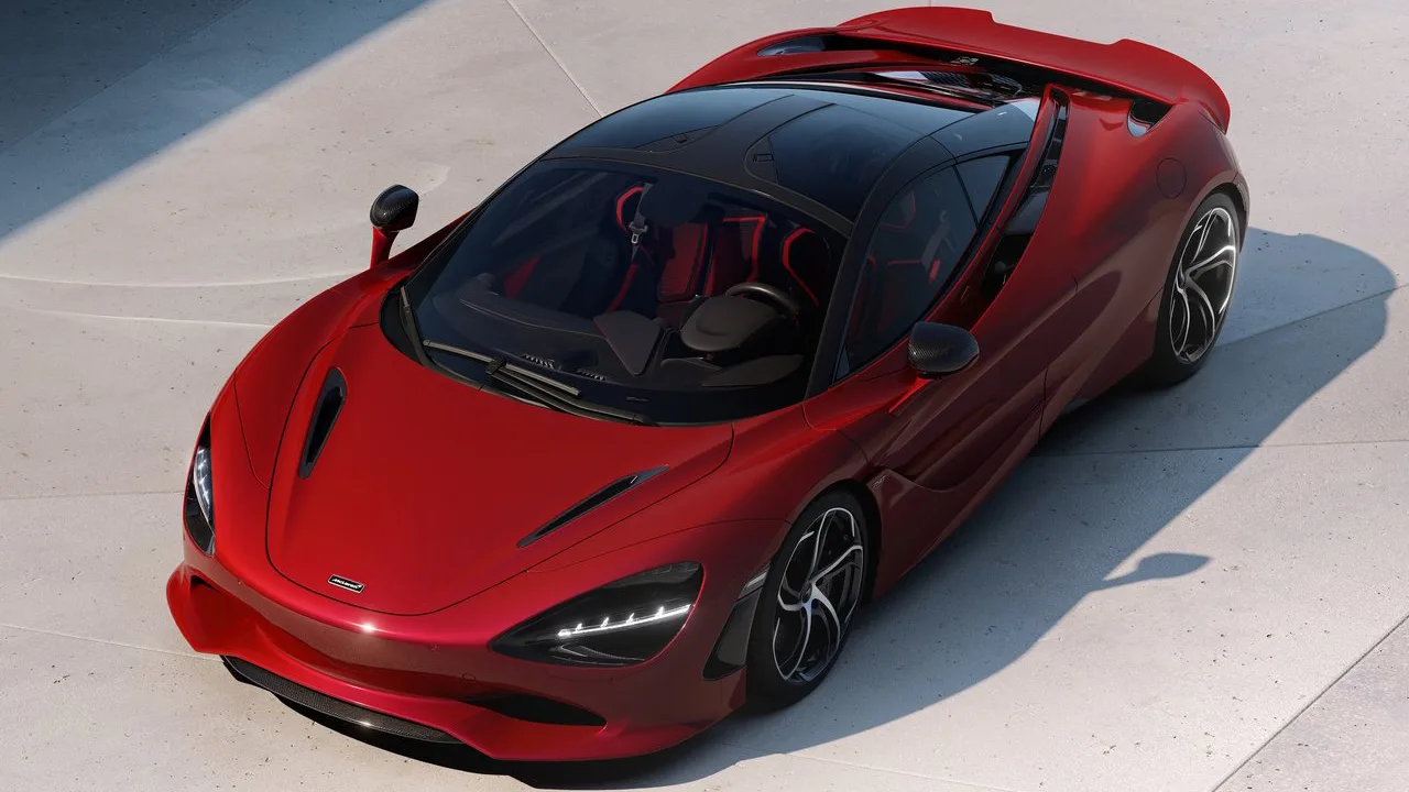 Салон McLaren з кожаною обробкою та спортивним рульовим колесом