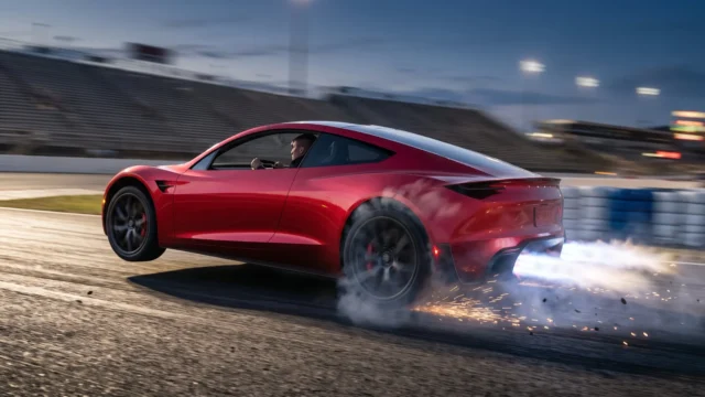 Tesla Roadster зі SpaceX соплами: фізика стисненого газу замість «літаючого авто»