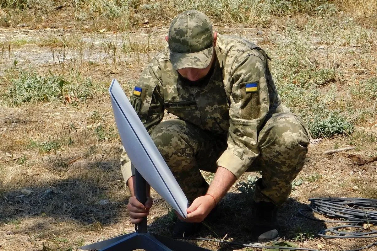 Супутникова система комунікації працює в Україні