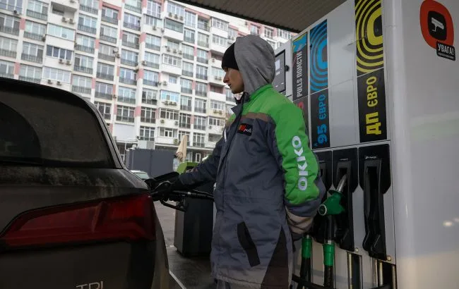 Ціни на пальне 18 жовтня: дизель та газ продовжують дорожчати на АЗС