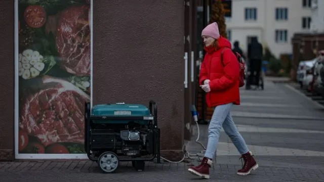 Аварійні відключення світла охопили Київ та сім областей України
