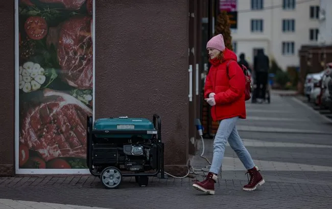 Темні вулиці Києва під час перерви в постачанні