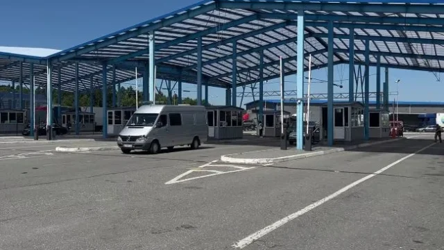 Україна переносить пункти пропуску в Польщу та Словаччину через атаки дронів на зерно