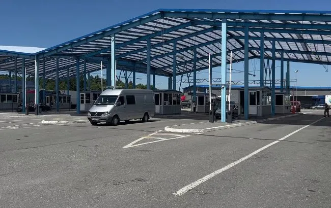 Вантажівка зерна на українсько-польському кордоні